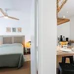 Les Iles, House