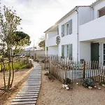 Les Iles, House