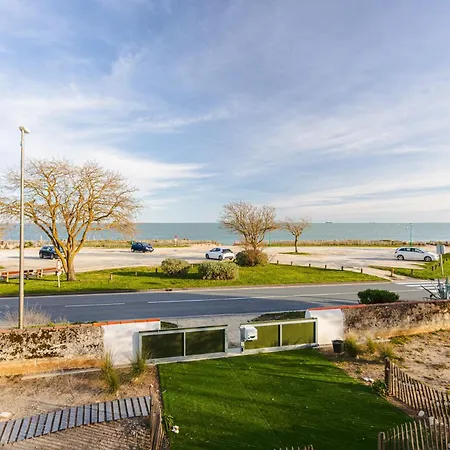 Les Iles, House Apartman